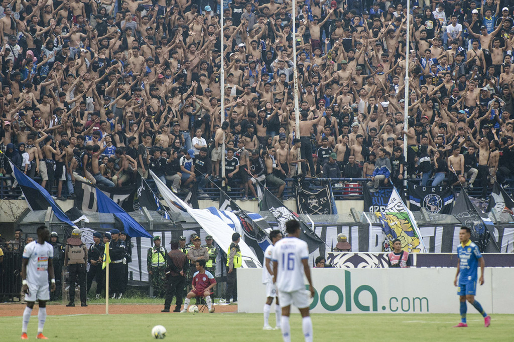 Hasil ini mengangkat Persib ke peringkat enam klasemen sementara Liga 1 dengan 40 poin dari 27 laga. Sementara itu, Arema tak beranjak dari peringkat kelima dengan 41 poin dari 27 pertandingan.