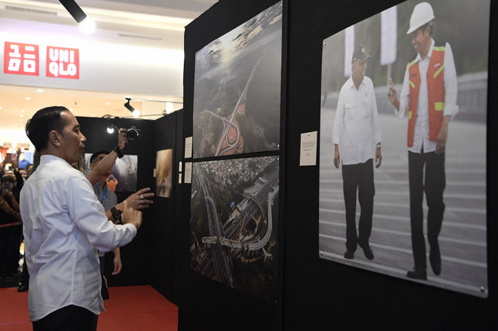 Pameran fotografi yang diselenggarakan Pewarta Foto Istana Kepresidenan tersebut menampilkan 67 karya dan berlangsung hingga 17 November mendatang.