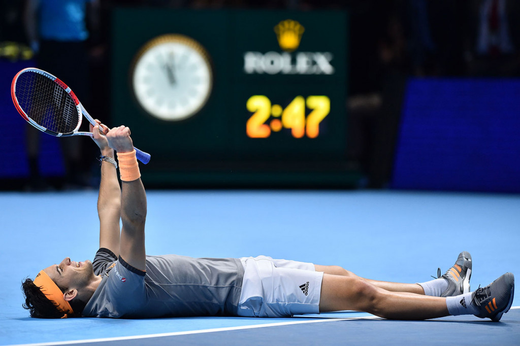 Dominic Thiem melakukan selebrasi usai memastikan diri melangkah ke babak semifinal ATP Finals 2019. Thiem melaju setelah menundukkan petenis Serbia Novak Djokovic.