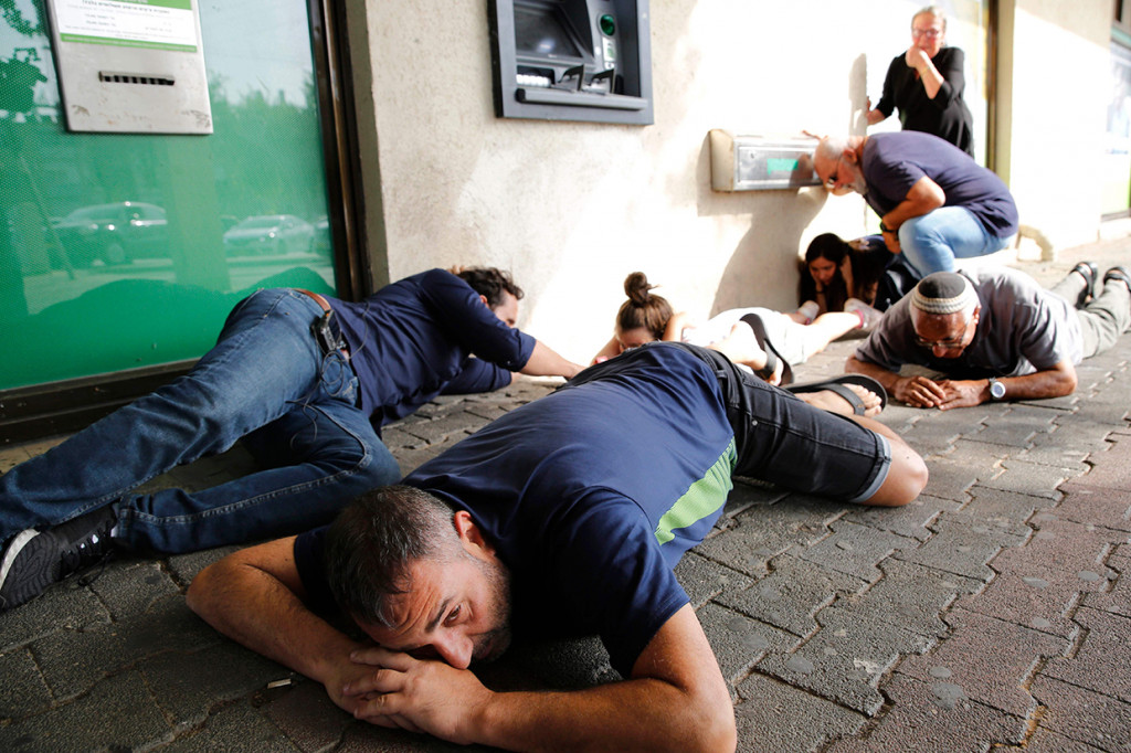 Tewasnya Al-Ata memicu gelombang tembakan roket ke Israel yang membuat penduduk bergegas mencari perlindungan di selatan dan pusat negara itu. AFP Photo/Gil Cohen-Magen
