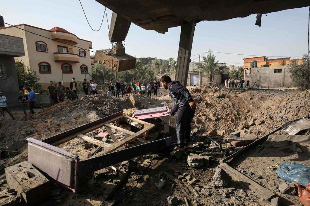 Israel menyalahkan Ata atas serangan roket sebelumnya dan serangan-serangan lain terhadapnya dan menyebutnya 'bom waktu' yang merencanakan lebih banyak kekerasan terhadap Israel. AFP Photo/Said Khatib