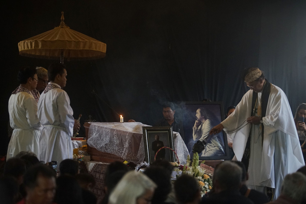 Seniman Djaduk Ferianto meninggal dunia di Yogyakarta, Rabu, 13 November 2019, pada pukul 02.30 WIB karena sakit. 