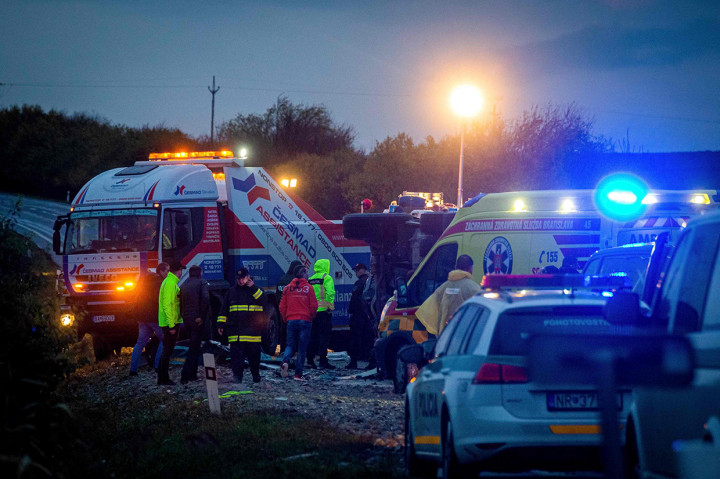 Kecelakaan terjadi di area pegunungan Nitranske Hrnciarovce, yang berjarak sekitar 100 kilometer sebelah timur ibu kota Bratislava pada Rabu, 13 November 2019, siang, sekitar pukul 13.00 waktu setempat. 