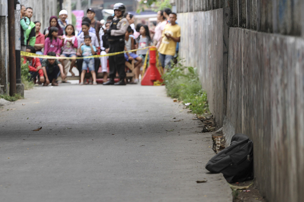 Kejadian ini diketahui ketika salah satu warga melintas di gang yang berada di samping SPBU 34.16411. Saat itu warga melihat ada orang tidak dikenal meletakkan tas lalu pergi.