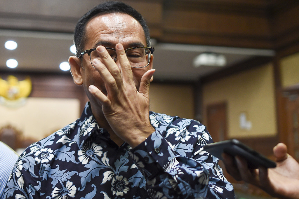 Contoh penyitaan yang dilakukan KPK, menurut tim kuasa hukum Wawan, adalah mobil Nissan yang masih dalam proses kredit. Wawan pun dikenai bunga serta denda karena KPK melakukan penyitaan mobil tersebut yang masih menjadi milik bank. 