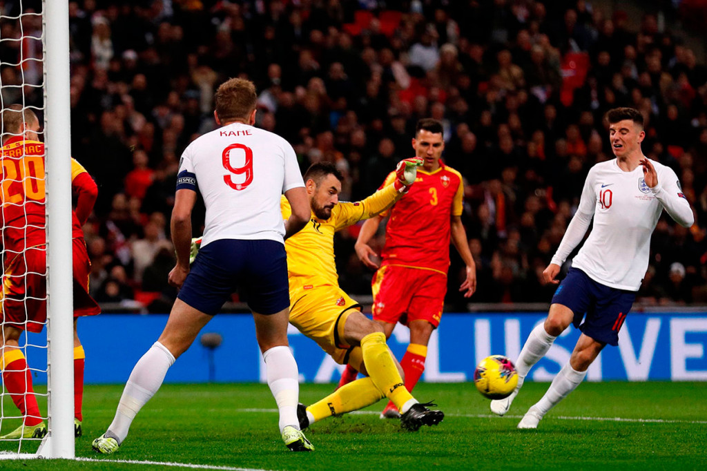 Laga berat sebelah tersaji di Stadion Wembley, Jumat, 15 November 2019 dini hari WIB, saat tuan rumah meladeni Montenegro. Para pemain Inggris membombardir pertahanan tim tamu sejak awal laga.