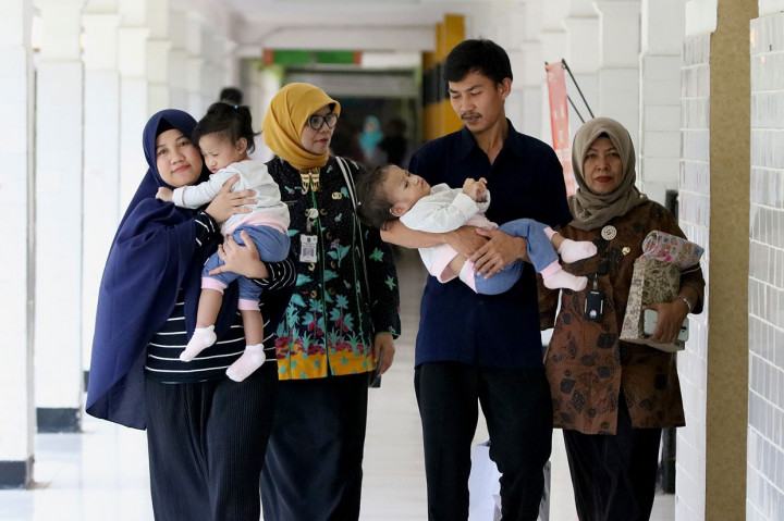 Aqila dan Azila merupakan bayi kembar siam ke-99 yang telah ditangani RSUD dr Soetomo Surabaya, dan berhasil dipisahkan setelah menjalani operasi selama lima jam. Aqila dan Azila akan mendapatkan perawatan seumur hidup, meskipun sudah tidak dirawat di RSUD dr Soetomo. 