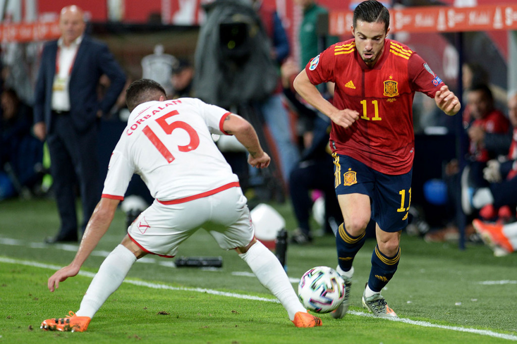 Menjamu Malta pada lanjutan kualifikasi Piala Eropa 2020 Grup F di Estadio Ramon de Carranza, Cadis, Timnas Spanyol tampil dominan sejak awal laga. Para pemain tuan rumah tak henti-hentinya menggempur pertahanan Malta.