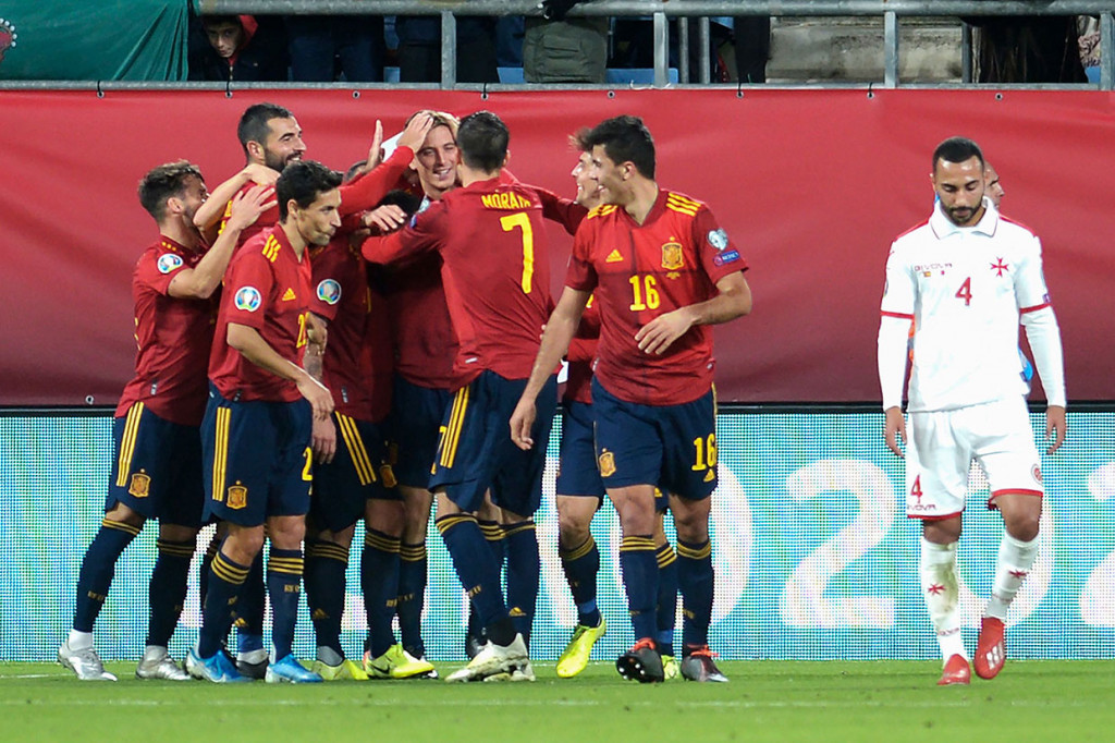 Pau Torres mencatatkan namanya di papan skor pada menit ke-62 untuk membawa timnya unggul 3-0.