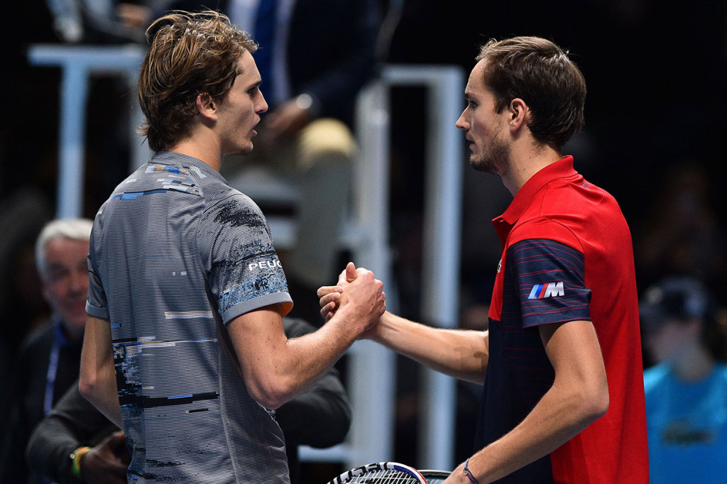 Juara bertahan tersebut melaju usai mengalahkan petenis Rusia, Daniil Medvedev, 6-4, 7-6 (4) di Grup Andre Agassi.