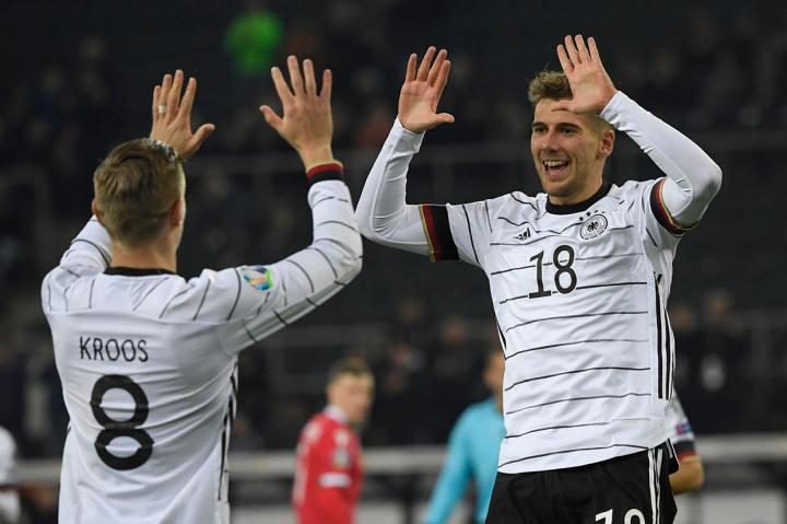 Leon Goretzka menggandakannya dengan gol dari assist Kroos di menit 49.