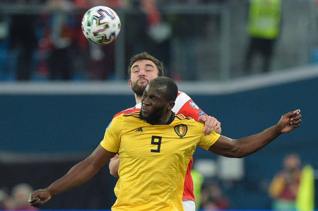 Rusia hanya mampu memperkecil ketertinggalan lewat Georgiy Dzhikiya. 
