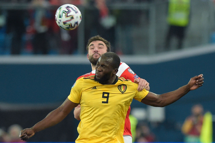 Rusia hanya mampu memperkecil ketertinggalan lewat Georgiy Dzhikiya. 
