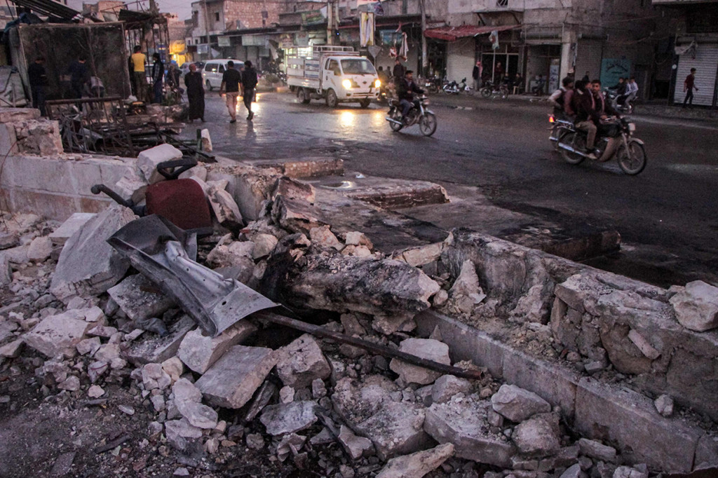 Bom itu, yang menghantam sebuah stasiun bus dan taksi di kota itu, juga melukai 33 orang, beberapa di antaranya terluka serius, menurut Observatory for Human Rights yang bermarkas di Inggris.