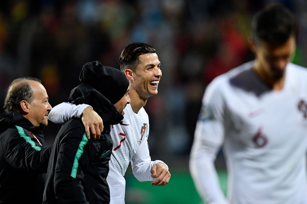 Dengan kemenangan ini, Portugal menjadi negara ke-17 yang mengamankan tiket Piala Eropa 2020. Seleccao das Quinas mendampingi juara grup Ukraina yang bermain 2-2 melawan Serbia di Red Star Stadium, Beograd, pada waktu bersamaan.