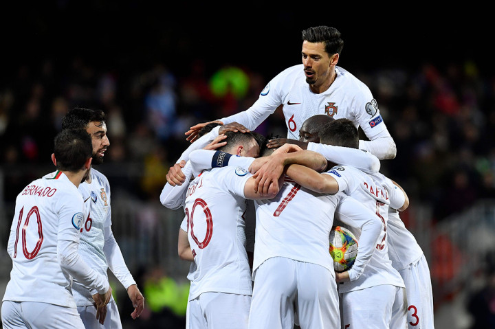 Selain Portugal dan Ukraina, negara yang sudah mengamankan partisipasi di Piala Eropa 2020 adalah Belgia, Italia, Rusia, Polandia, Spanyol, Turki, Prancis, Inggris, Republik Ceko, Finlandia, Swedia, Jerman, Belanda, Kroasia, dan Austria.