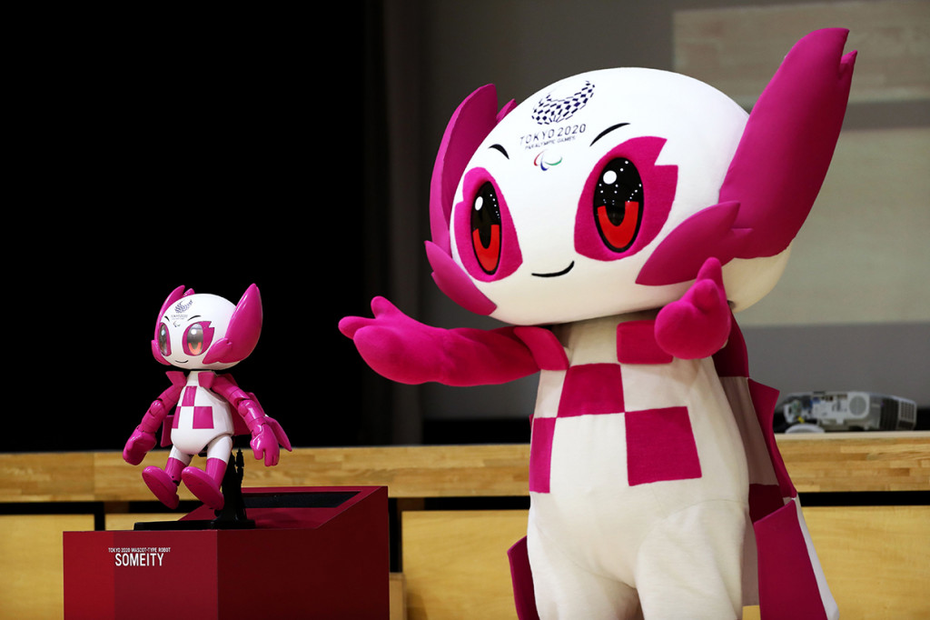 Sedangkan Someity diciptakan dengan sensor sentuhan bunga sakura dan kekuatan super.