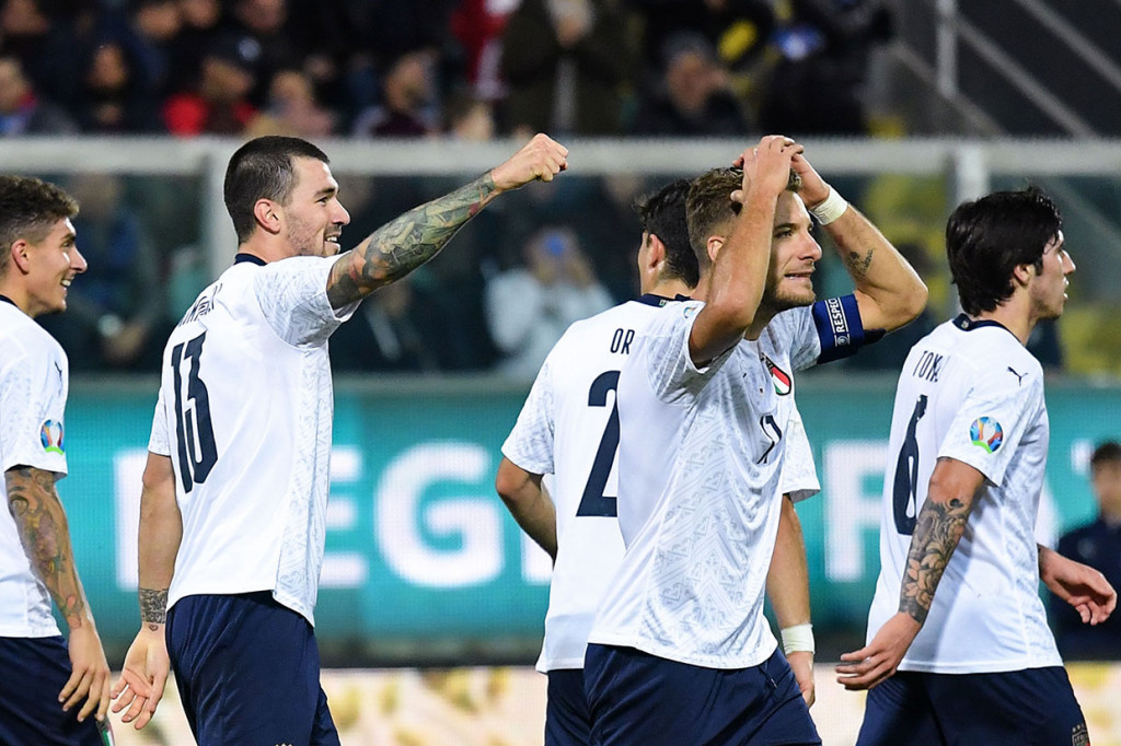 Giliran Alessio Romagnoli mencatatkan namanya di papan skor pada menit ke-72 usai memanfaatkan kemelut di depan gawang Armenia.