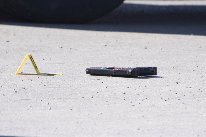 Danny Ford, kepala polisi di kota Duncan, mengatakan penembakan itu merupakan perselisihan rumah tangga. 