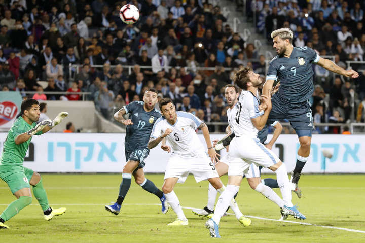 Di babak kedua Argentina merespon dan berhasil menyamakan kedudukan lewat tandukan Sergio Aguero menyambut tendangan bebas Lionel Messi pada menit ke-63.