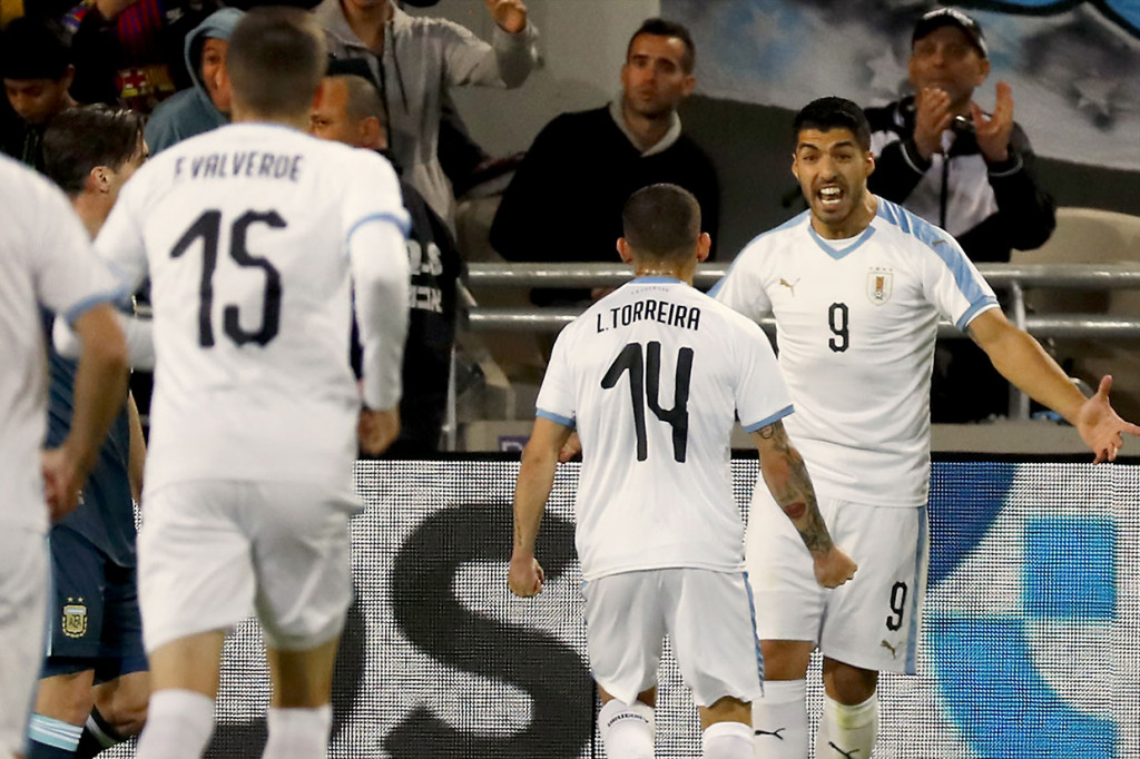 Lima menit berselang Uruguay kambali memimpin lewat tendangan bebas Luis Suarez.