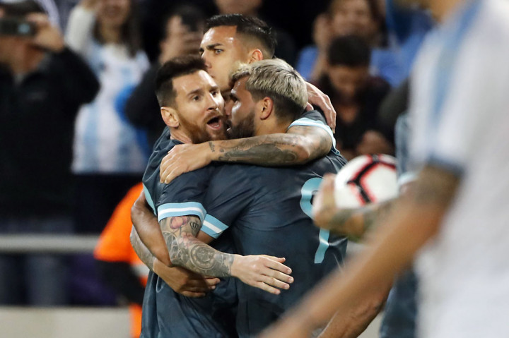 Pertandingan akhirnya berakhir 2-2 setelah Argentina menyamakan kedudukan lewat titik putih di masa injury time menyusul handball Martin Caceres.