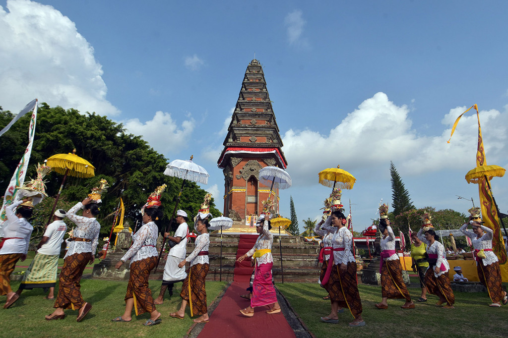 Upacara adat tersebut untuk penyucian di kawasan taman makam pahlawan menjelang peringatan 73 tahun perang Puputan Margarana dan gugurnya I Gusti Ngurah Rai, pada Rabu, 20 November 2019.