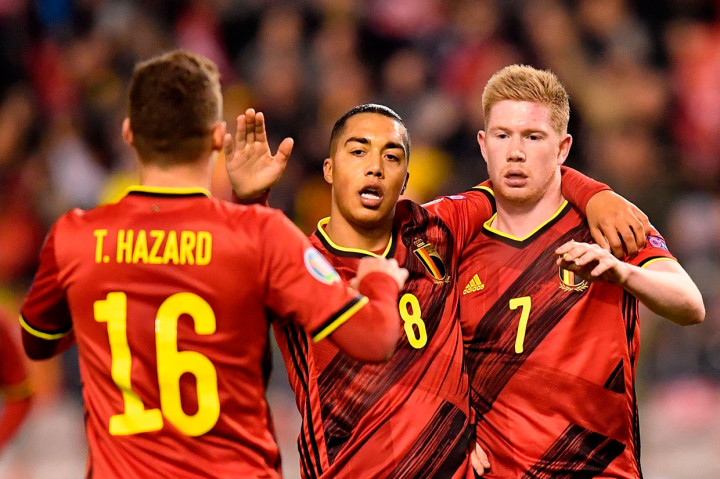 Empat menit jelang jeda De Bruyne mengemas gol keduanya pada laga tersebut untuk membawa Belgia unggul 3-1.