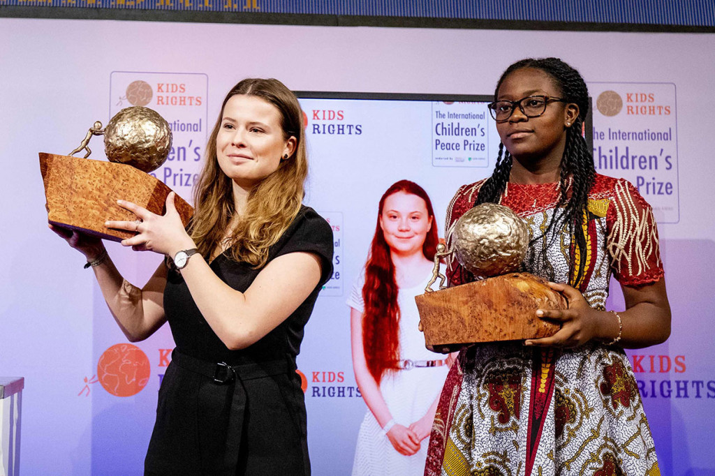 Selain Greta Thunberg, aktivis perdamaian asal Kamerun Divina Maloum, 15, juga menerima Hadiah Perdamaian Anak Internasional. Divina Maloum dianugerahi hadiah tersebut untuk perjuangan damai melawan kelompok jihadis Boko Haram.