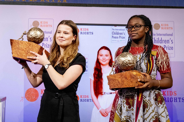 Selain Greta Thunberg, aktivis perdamaian asal Kamerun Divina Maloum, 15, juga menerima Hadiah Perdamaian Anak Internasional. Divina Maloum dianugerahi hadiah tersebut untuk perjuangan damai melawan kelompok jihadis Boko Haram.