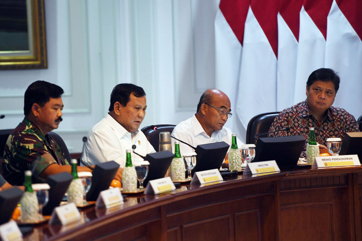 Menurut Presiden, orientasi belanja pengadaan alutsista harus kepada kemitraan strategis dalam meningkatkan kemandirian produksi dan daya saing bangsa.