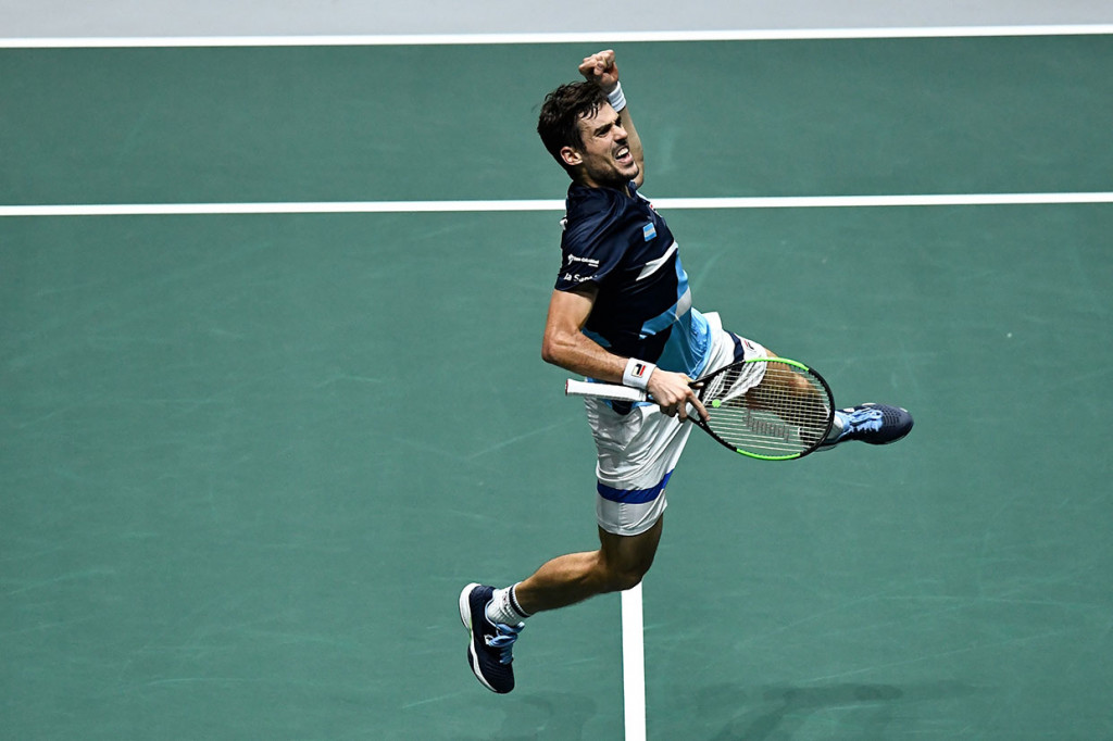 Spanyol tertinggal terlebih dahulu setelah Pablo Carreno dikalahkan Guido Pella 6-7 (3/7), 7-6 (7/4), 6-1.