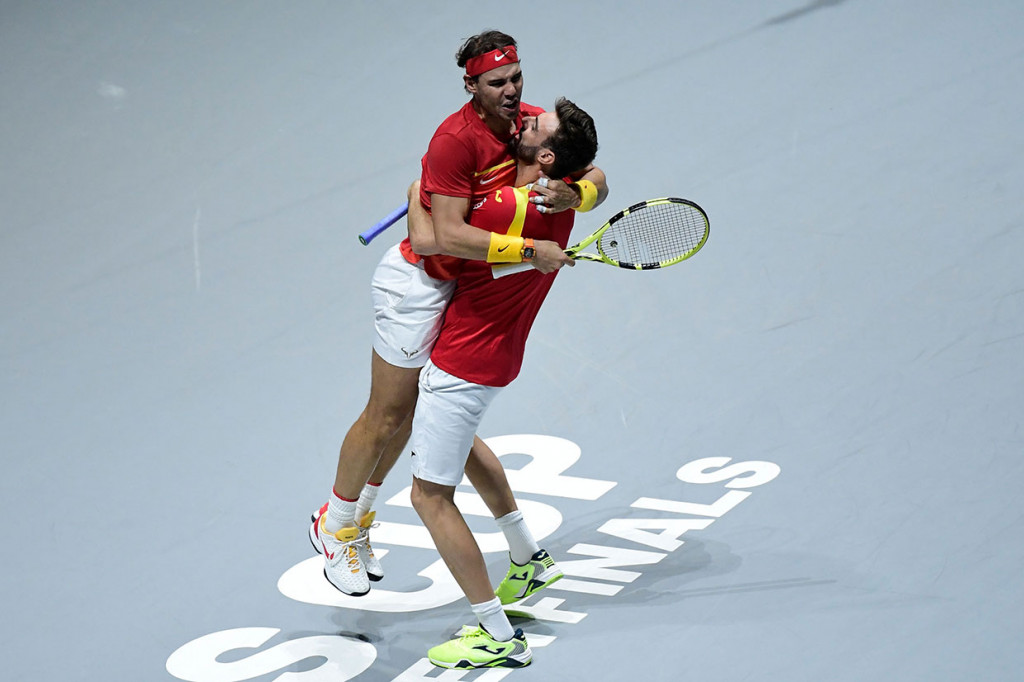 Nadal yang kembali turun di ganda bersama Marcel Granollers memastikan kemenangan negaranya menjadi 2-1 usai menundukkan pasangan Maximo Gonzalez/Leonardo Mayer 6-4, 4-6, 6-3.