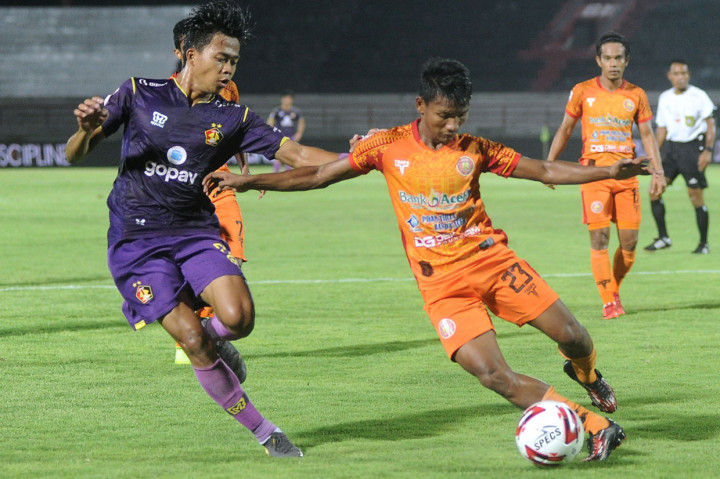 Babak adu penalti dilakukan setelah kedua tim bermain imbang 0-0 hingga babak tambahan waktu. Di final Liga 2 2019, Persik akan menghadapi Persita Tangerang.