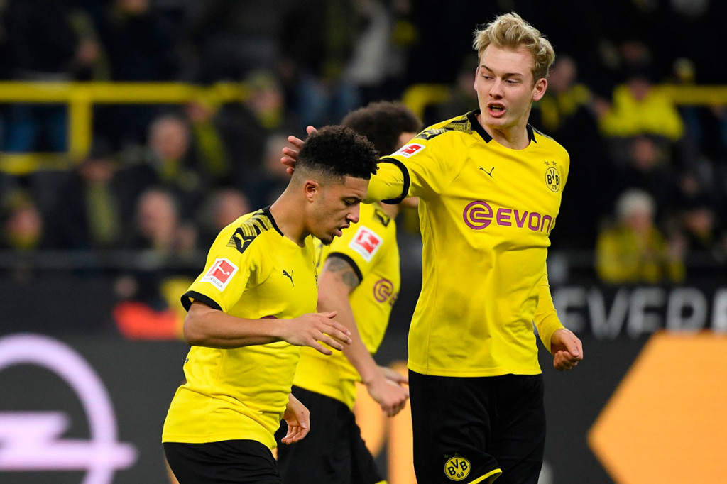 Memasuki babak kedua Dortmund langsung bangkit dan berhasil memperkecil ketertinggalan menjadi 1-3 lewat sepakan Jadon Sancho.