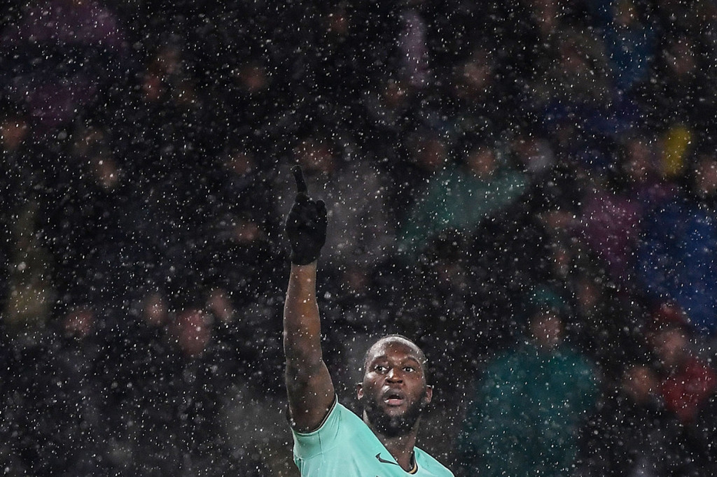 Inter Milan menambah keunggulan di babak kedua. Pertandingan baru berjalan 10 menit atau menit ke-55, Inter Milan menambah keunggulan menjadi 3-0 berkat gol Romelu Lukaku yang memanfaatkan umpan Brozovic.