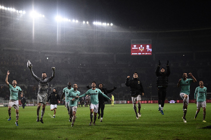 Kemenangan ini membuat Inter Milan terus menekan Juventus di klasemen sementara serie A.
