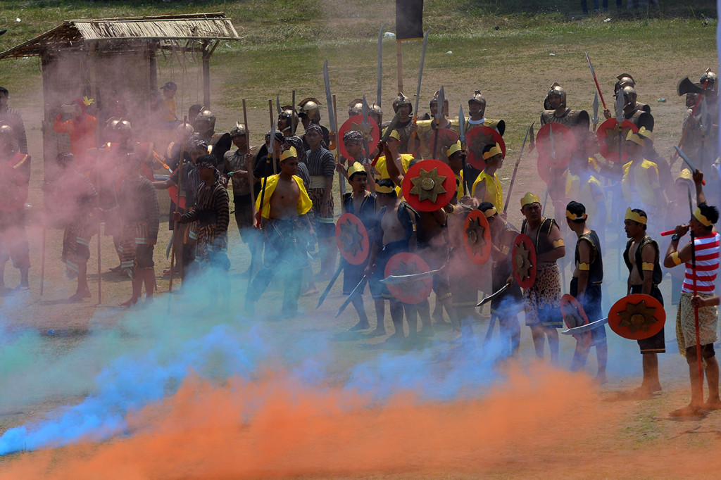 Para pemain tampil dalam drama kolosal Mojopahit babagan I yang merupakan rangkaian Mojo Spekta 2019 di Gelora A Yani Kota Mojokerto, Jawa Timur.