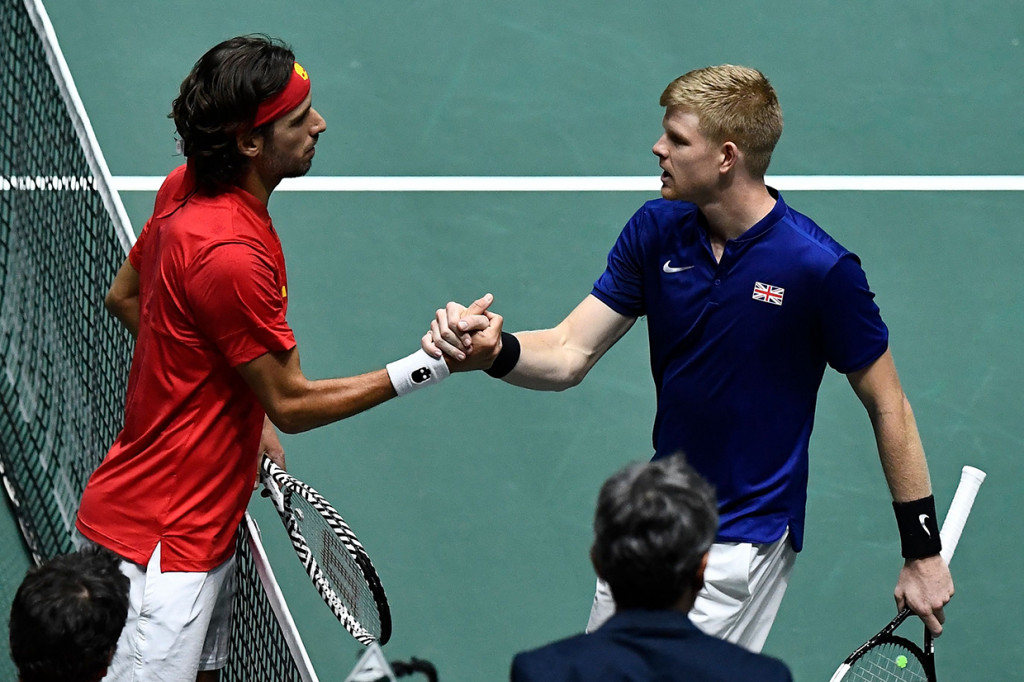Sebelumnya di laga pertama pemain senior Spanyol Feliciano Lopez dikalahkan wakil Britania Raya Kyle Edmund 3-6, 6-7.