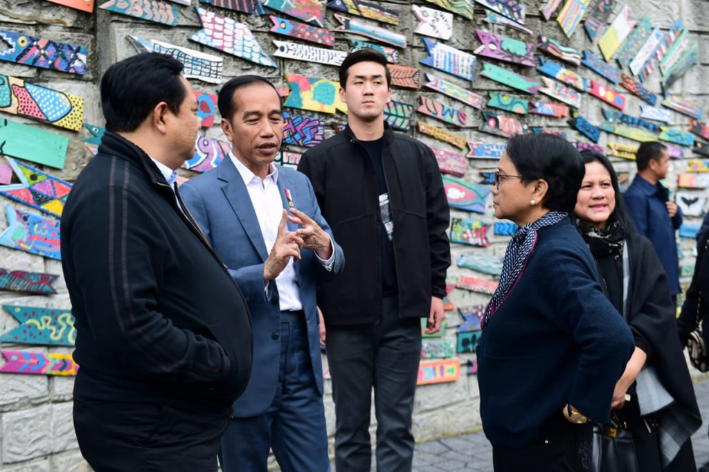 Penataan kampung seperti Gamcheon, menurut Presiden, bisa dijadikan inspirasi untuk menata kampung padat penduduk di Indonesia sehingga bisa meningkatkan ekonomi desa dan masyarakat setempat. 
