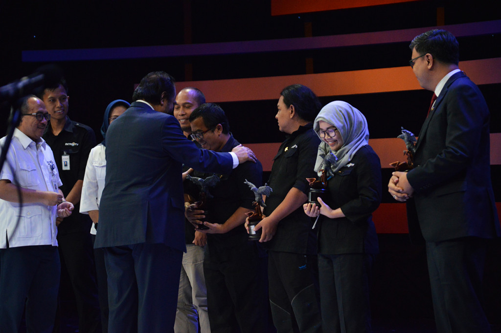 Acara puncak HUT ke-19 Metro TV hari ini diisi dengan beberapa perayaan dan apresiasi terhadap karyawan yang telah bekerja selama 16 tahun. 