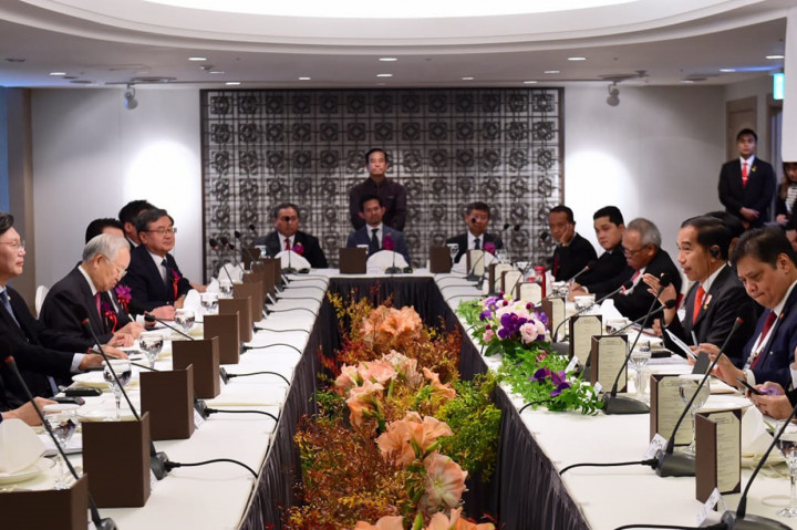 Presiden Joko Widodo menghadiri working lunch dengan sejumlah CEO perusahaan-perusahaan besar Korea Selatan di Hotel Lotte, Busan.
