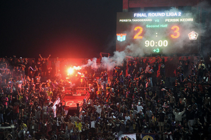 Sebagai juara Persik Kediri berhak atas hadiah sebesar Rp1,5 miliar, sementara Persita memperoleh Rp1 miliar.