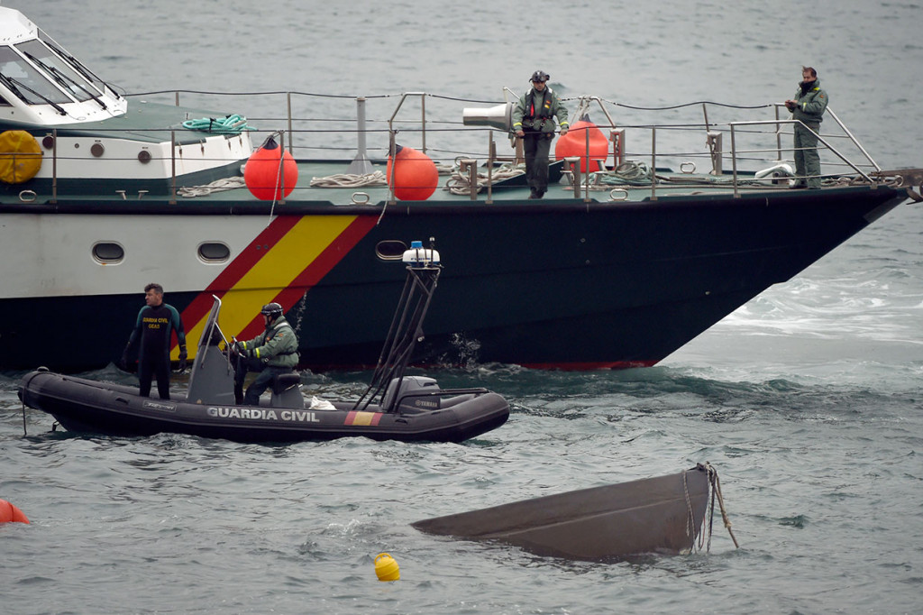 Dua pria berkewarganegaraan Ekuador ditangkap polisi sebagai bagian dari operasi di kota tepi laut Cangas dekat perbatasan dengan Portugal tersebut.
