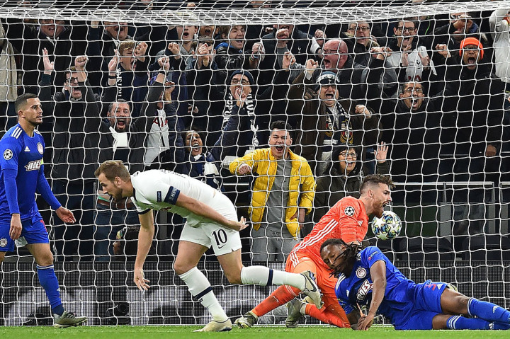 Lima menit babak kedua berjalan Harry Kane berhasil menyamakan kedudukan menjadi 2-2.