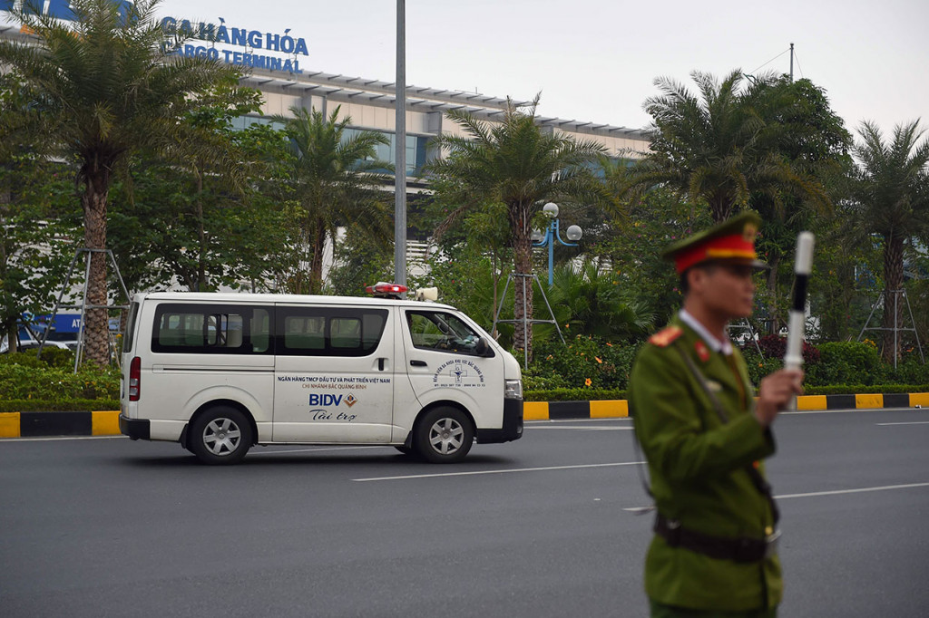 Sementara jenazah lainnya diperkirakan akan tiba dalam beberapa hari mendatang, meskipun para pejabat belum mengkonfirmasi tanggal tersebut secara terbuka.