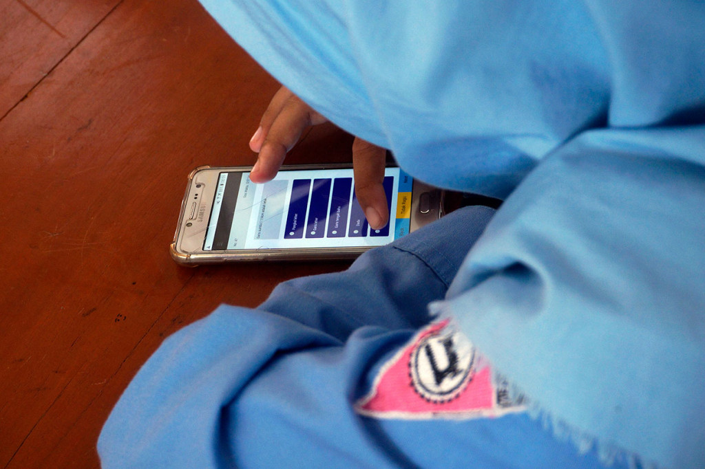 Pihak sekolah melakukan inovasi ujian semester menggunakan aplikasi gawai android bernama Ujian Berbasis Komputer Android (UBKA) hasil buatan mandiri tim IT sekolah sehingga dapat menghemat anggaran ujian sebesar sekitar 70 persen secara berkala.