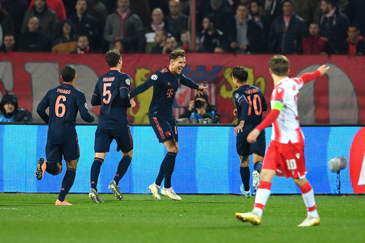 Leon Goretzka melakukan selebrasi bersama rekan-rekan setimnya.