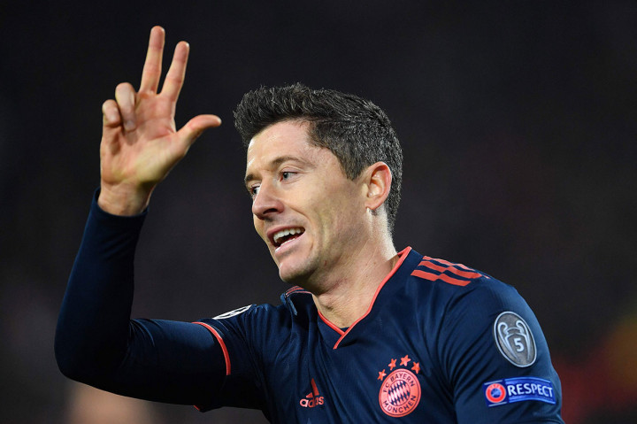 Lewandowski mencetak hat-trick pada menit ke-64. Skor berubah menjadi 4-0.