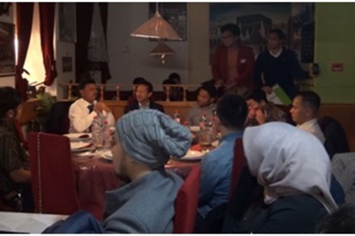 Di hadapan mahasiswa dan Diaspora, Johnny mengingatkan mereka untuk bersama-sama membangun Indonesia, dan menjelaskan tentang program infrastruktur digital serta pentingnya gerakan literasi digital.
